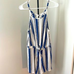 Love Tree romper 😍😍 blue and white size L